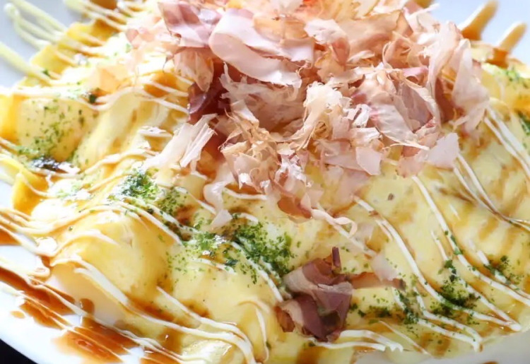 名護そばの焼きそば オムレツ仕立て